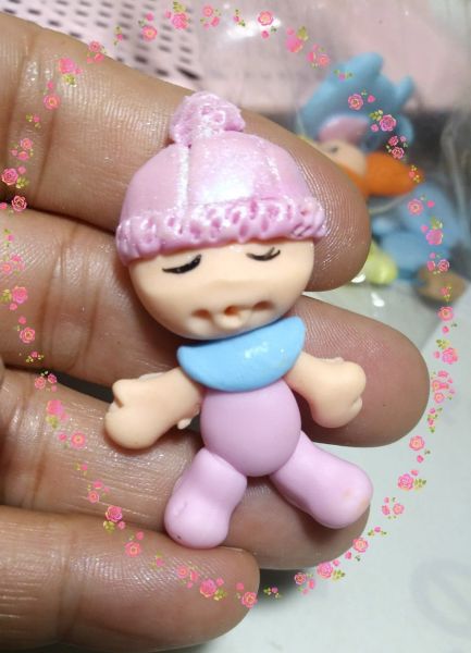 Bebê rosa com babador(5cm)